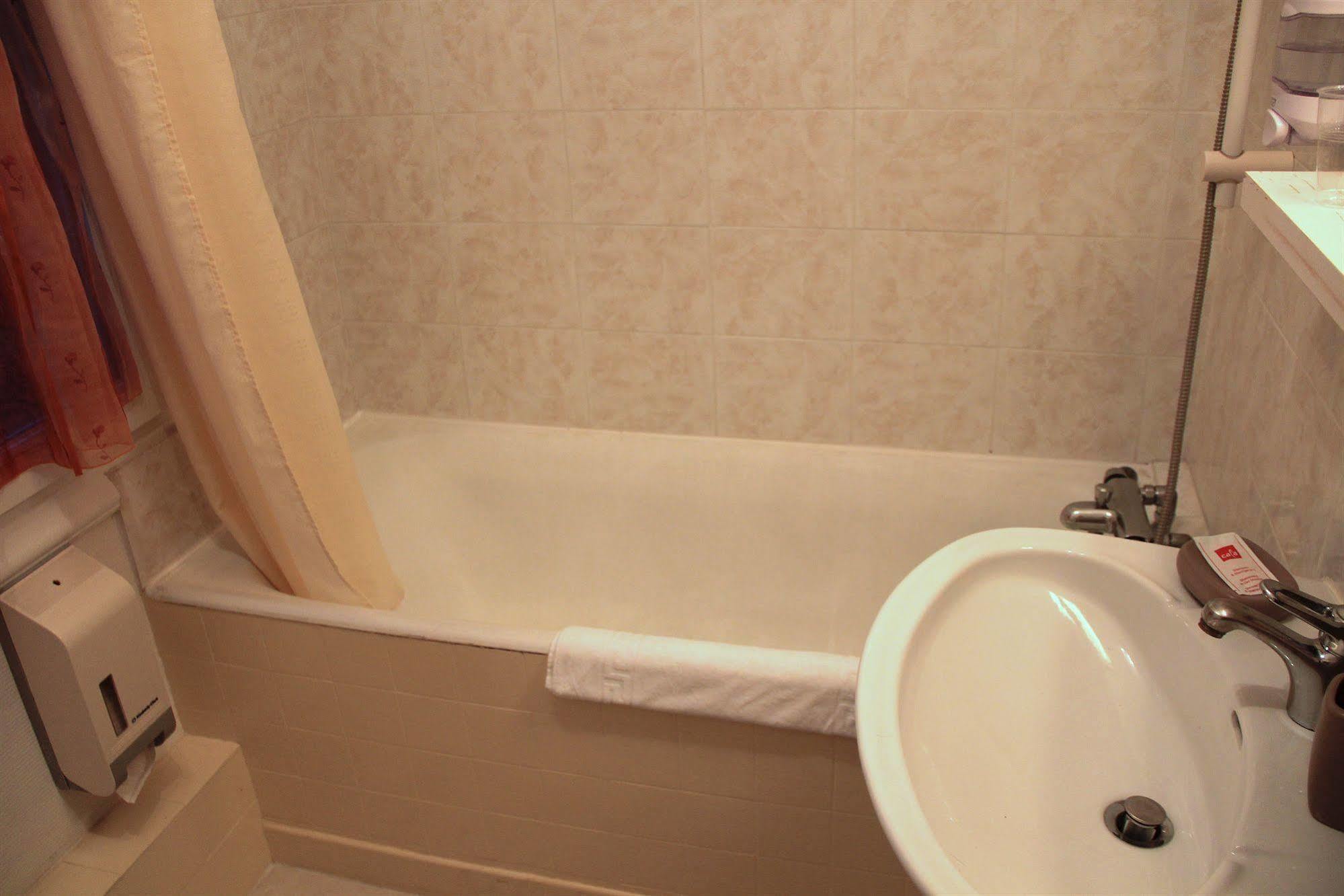Central Hotel 2*